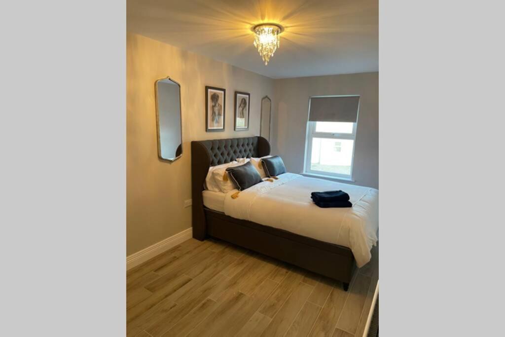 Luxurious Beach Front Apartment In Portrush Exterior photo