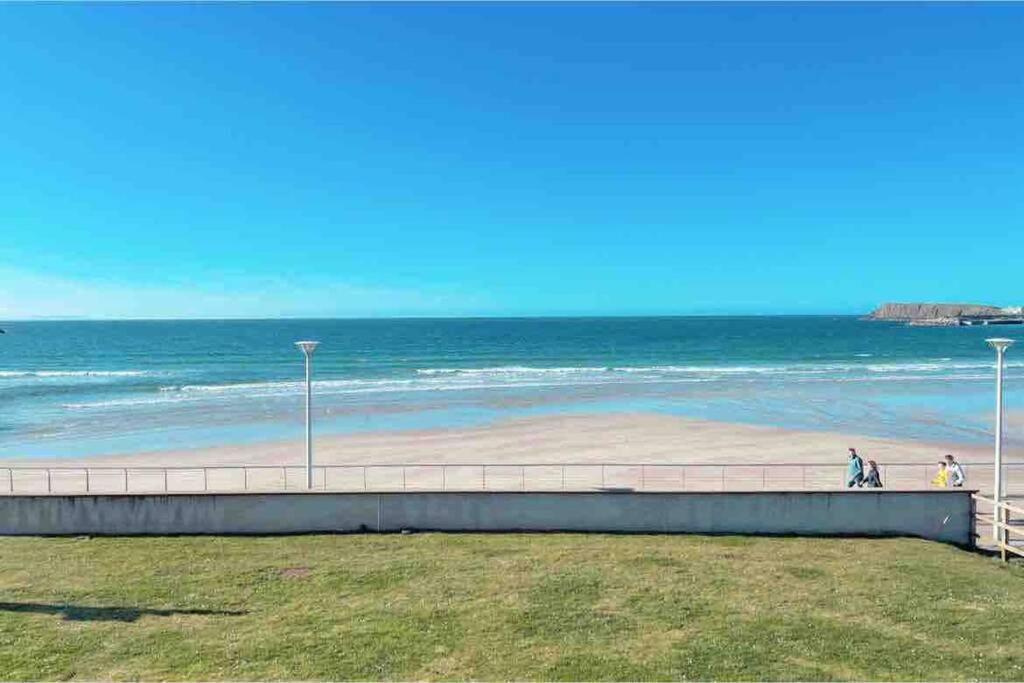 Luxurious Beach Front Apartment In Portrush Exterior photo